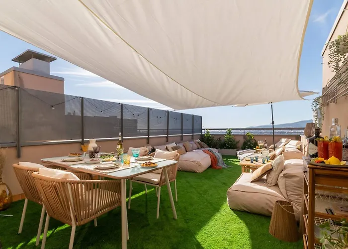 Penthouse With Private Terrace & Pool Access *
