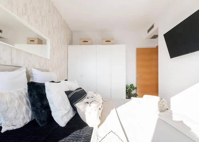 Penthouse With Private Terrace & Pool Access * Cornellá de Llobregat