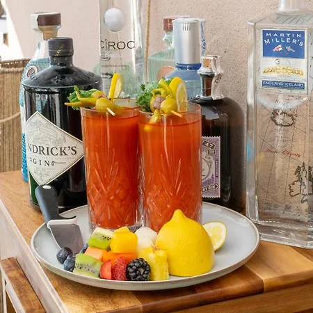 Penthouse With Private Terrace & Pool Access