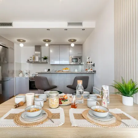 Penthouse With Private Terrace & Pool Access *