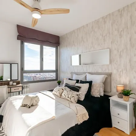 Penthouse With Private Terrace & Pool Access 科尔内拉德罗布雷加特