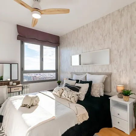 Penthouse With Private Terrace & Pool Access * Cornellà de Llobregat