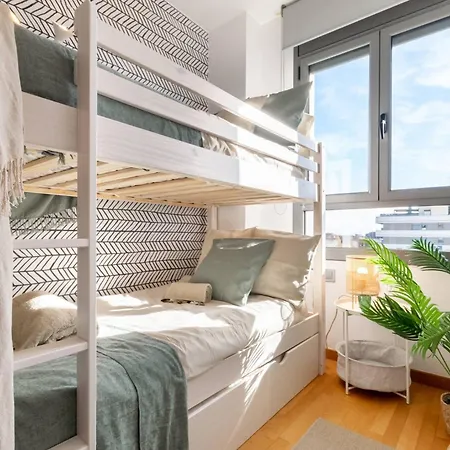 Penthouse With Private Terrace & Pool Access *