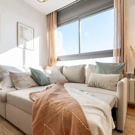 Penthouse With Private Terrace & Pool Access *