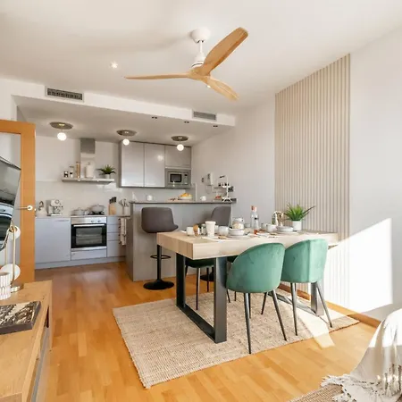 Penthouse With Private Terrace & Pool Access * Cornellà de Llobregat