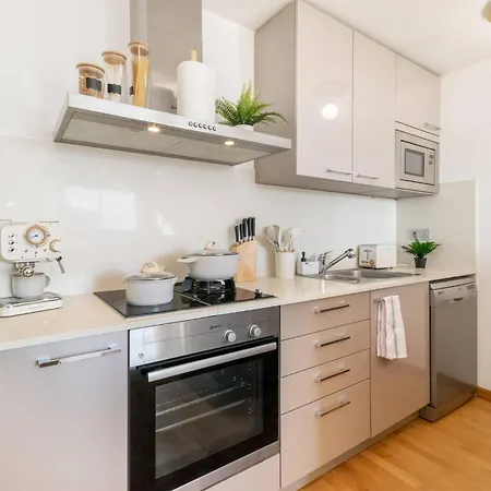 Penthouse With Private Terrace & Pool Access Apartmán *