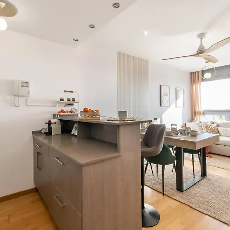 Penthouse With Private Terrace & Pool Access Apartmán