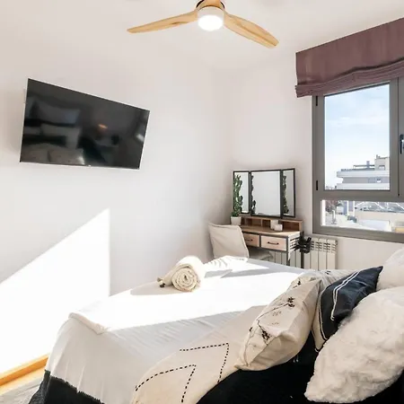 Penthouse With Private Terrace & Pool Access *