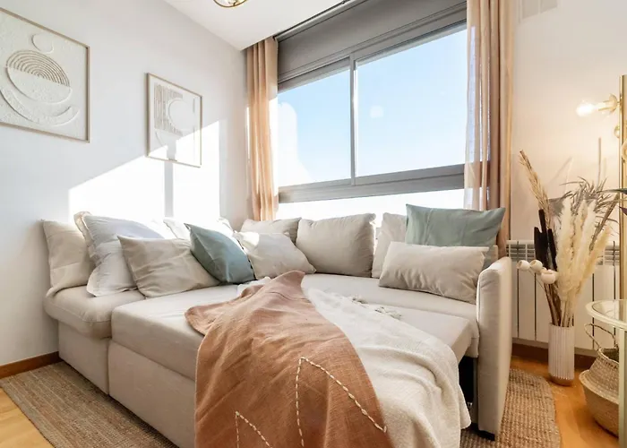 Penthouse With Private Terrace & Pool Access *