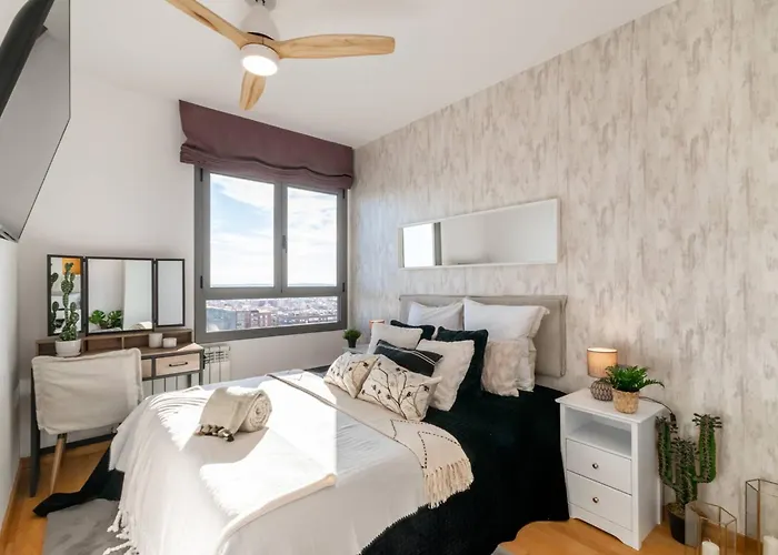Penthouse With Private Terrace & Pool Access * Cornellà de Llobregat