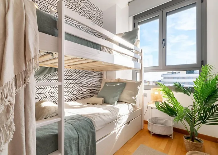 Penthouse With Private Terrace & Pool Access *